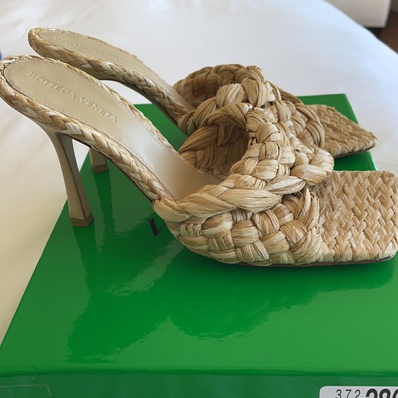 Bottega Venetia raffia heels - Picture 12 of 12
